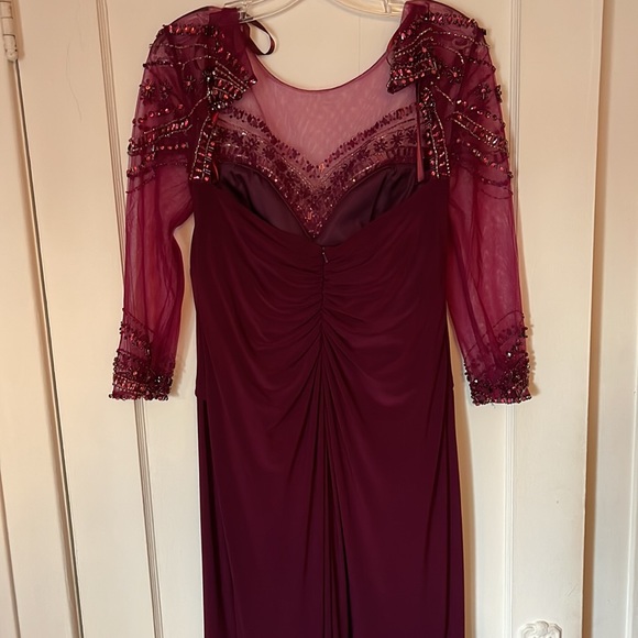 Burgundy long sleeve formal gown with jewelled sleeves NWT - Picture 6 of 8